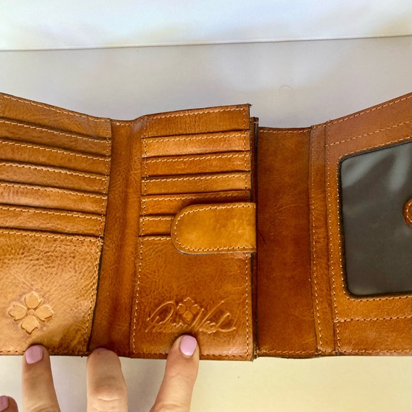 Patricia Nash Leather Cametti Trifold Wallet Organizer Tan Tooled Embossed Gold - Picture 7 of 16